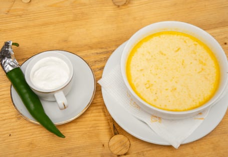 Illustration for the “Famous dishes” section of the Romania guide
